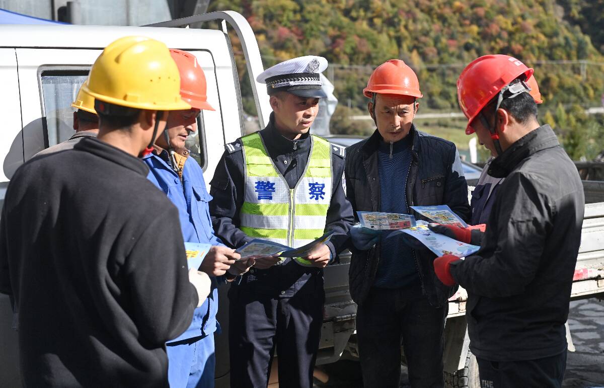 流動車管所 數據服務進山區，便民利民暖人心